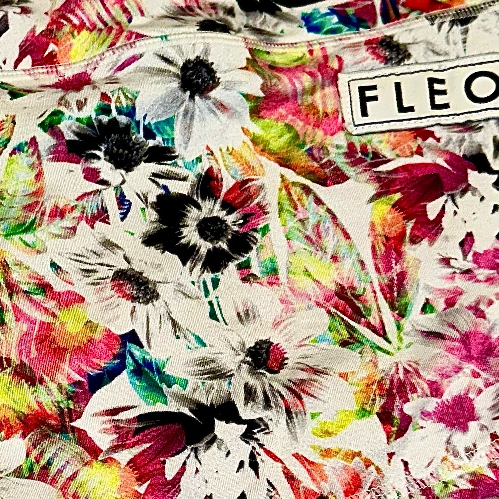 FLEO HTF RARE “Voltaic Ghost”Women's Floral Shorts - Extra Large